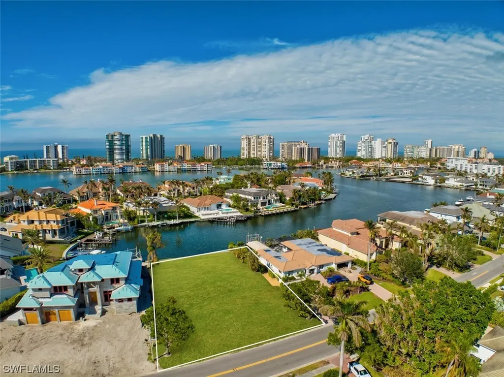 3663 Crayton Road Naples FL 34103
