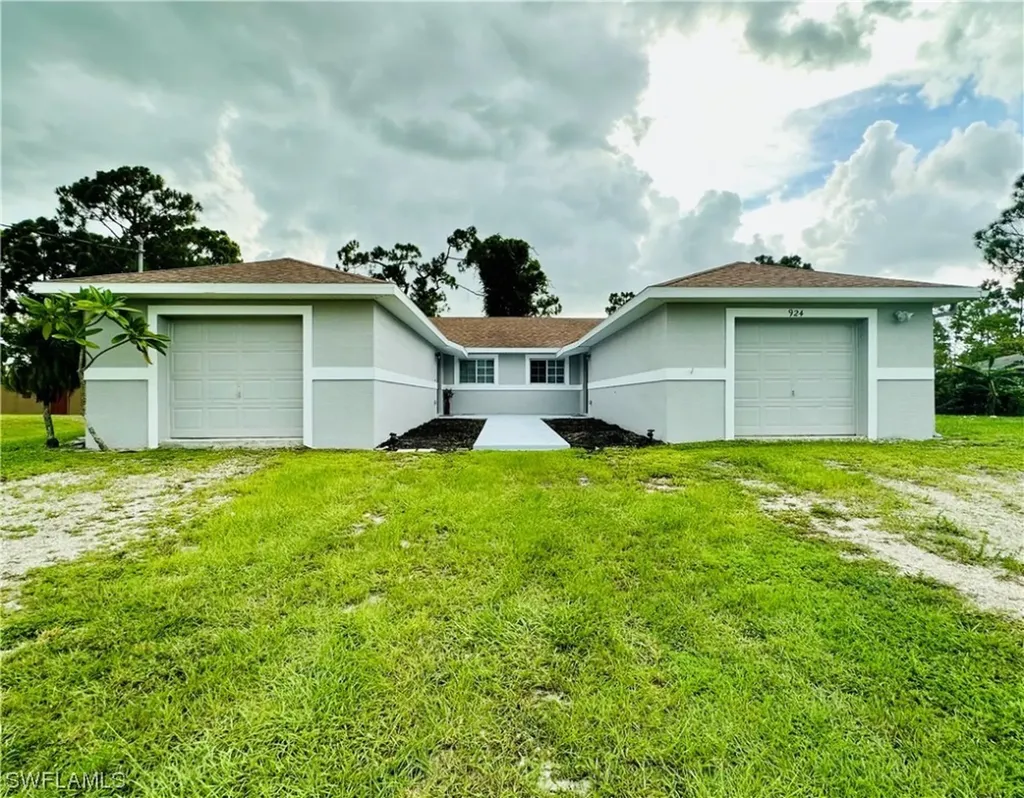 924-926 Eisenhower Boulevard Lehigh Acres FL 33974