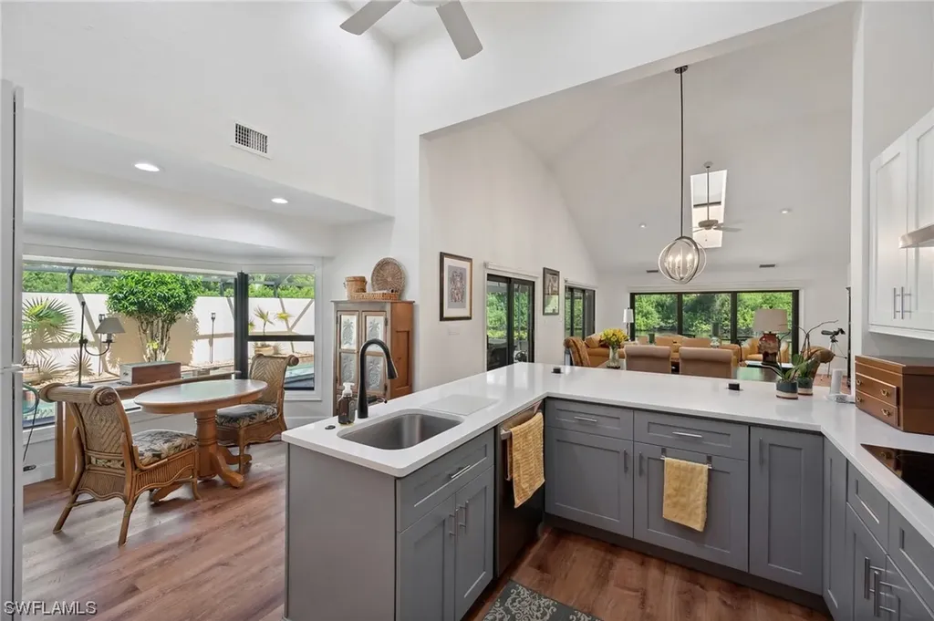 413 Edgemere Way N Naples FL 34105