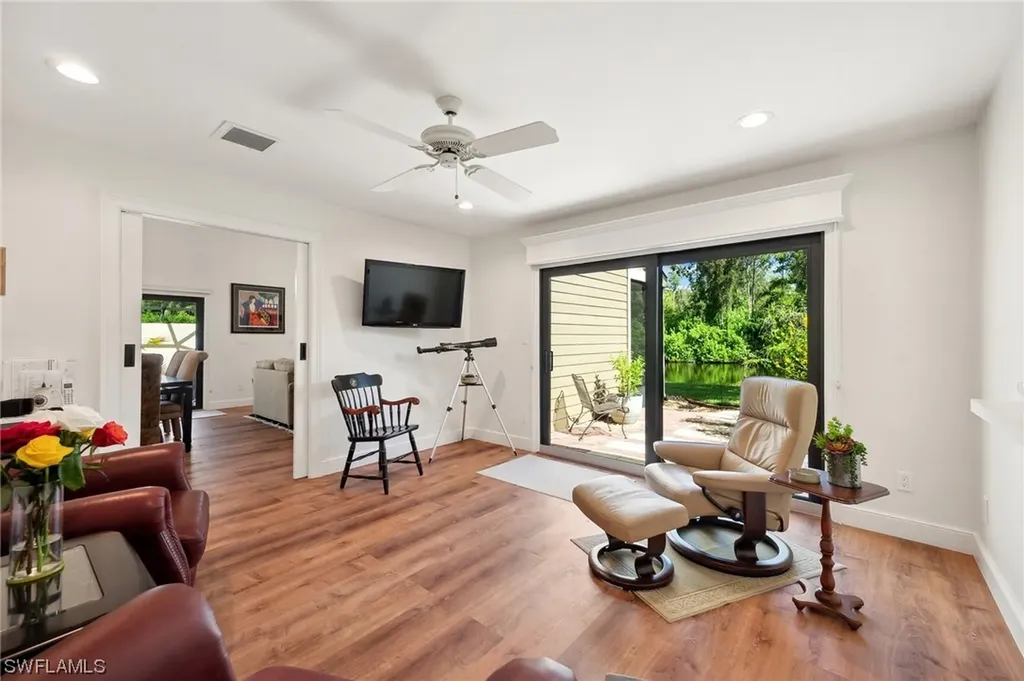 413 Edgemere Way N Naples FL 34105