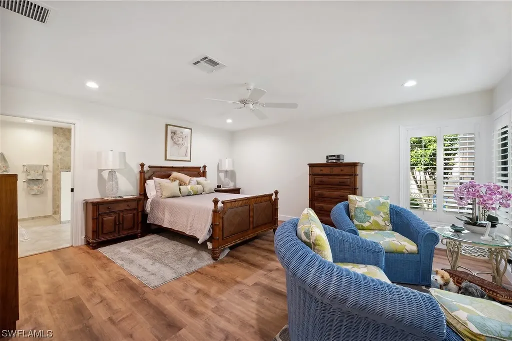 413 Edgemere Way N Naples FL 34105