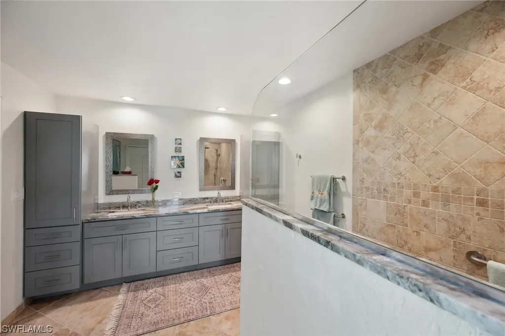413 Edgemere Way N Naples FL 34105