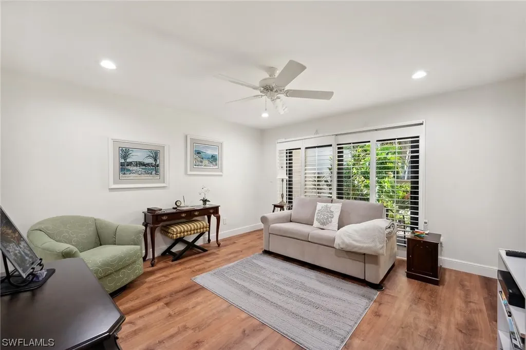 413 Edgemere Way N Naples FL 34105