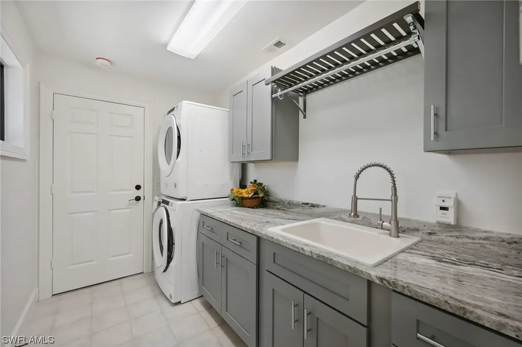 413 Edgemere Way N Naples FL 34105