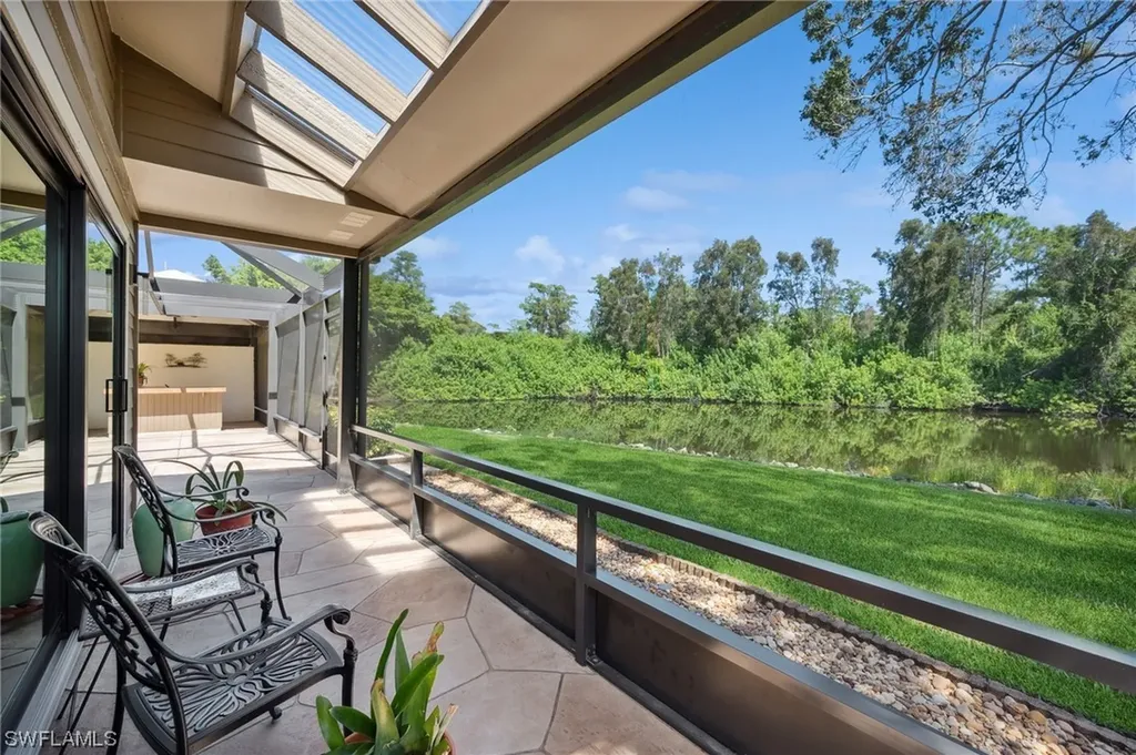 413 Edgemere Way N Naples FL 34105