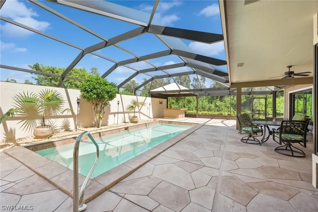 413 Edgemere Way N Naples FL 34105