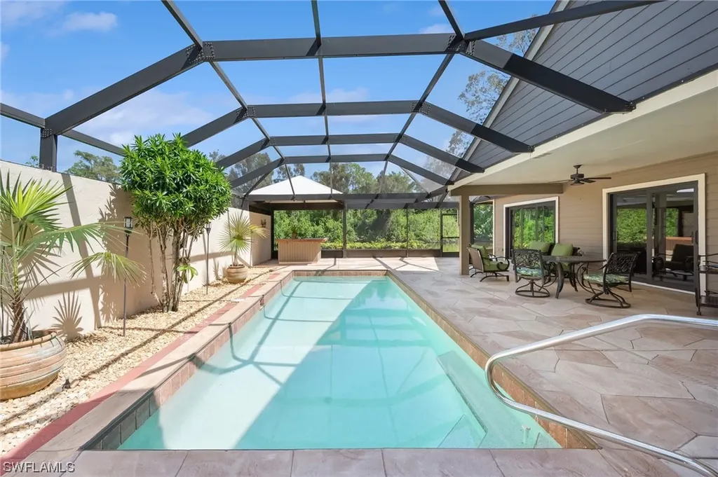 413 Edgemere Way N Naples FL 34105