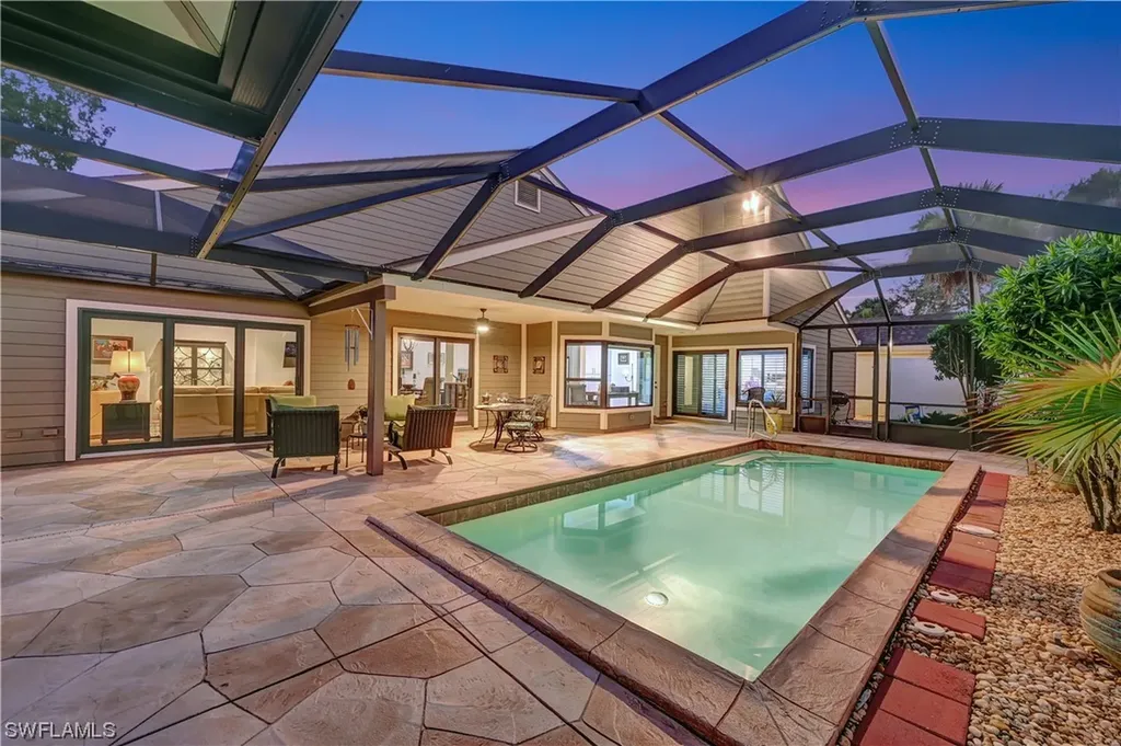 413 Edgemere Way N Naples FL 34105