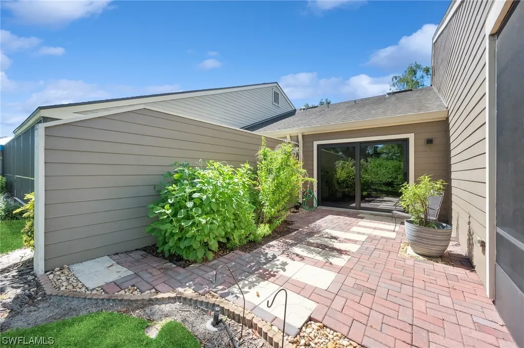 413 Edgemere Way N Naples FL 34105