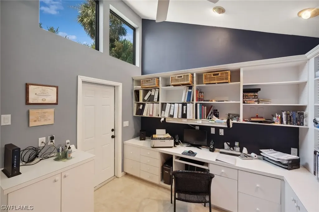 413 Edgemere Way N Naples FL 34105