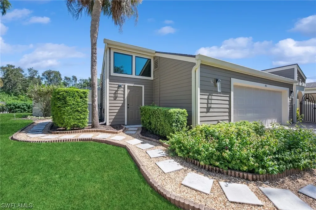 413 Edgemere Way N Naples FL 34105