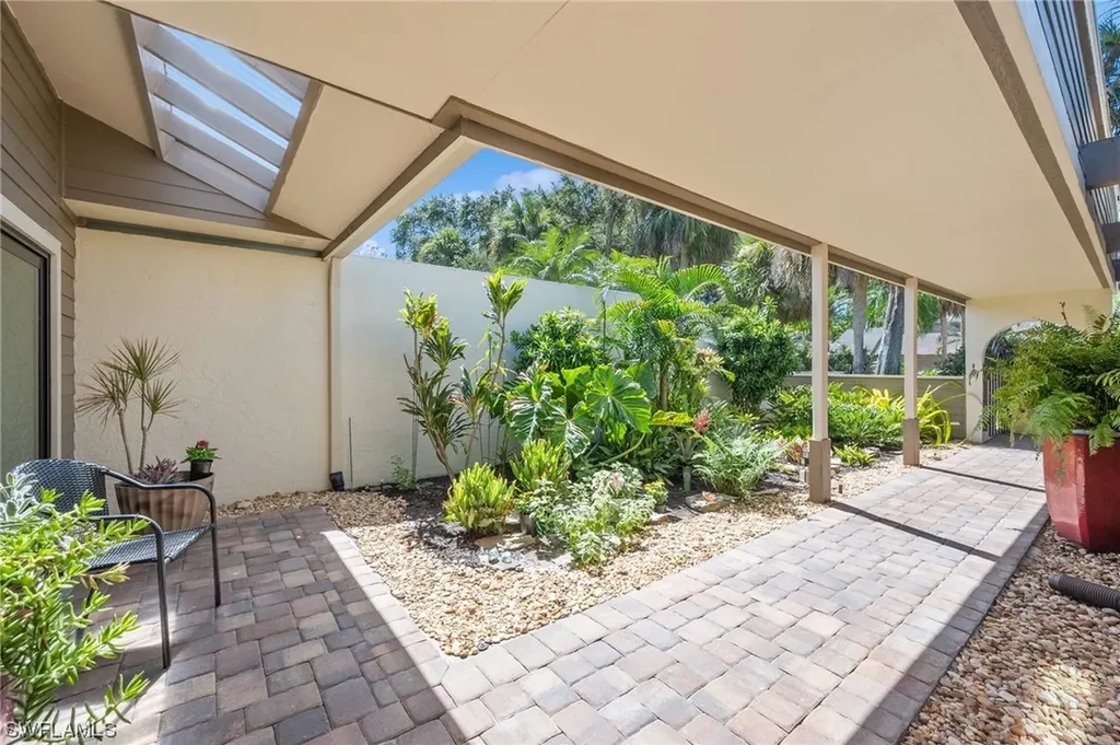 413 Edgemere Way N Naples FL 34105