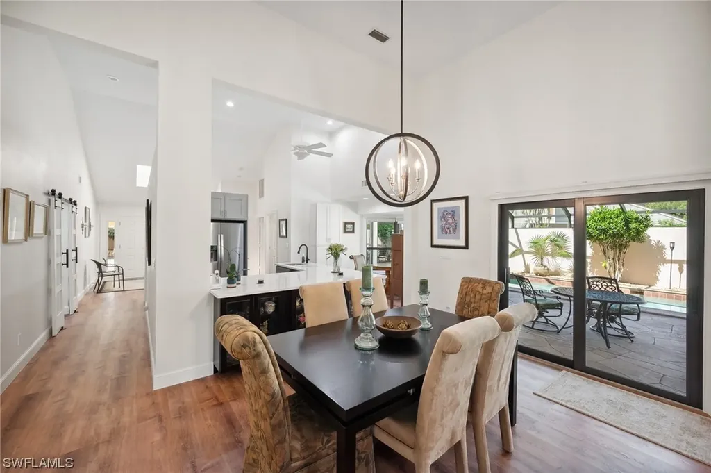 413 Edgemere Way N Naples FL 34105