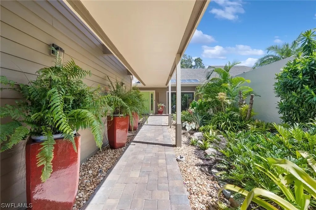 413 Edgemere Way N Naples FL 34105