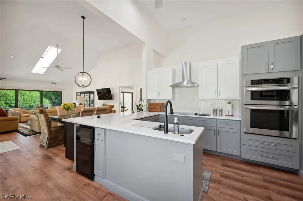 413 Edgemere Way N Naples FL 34105