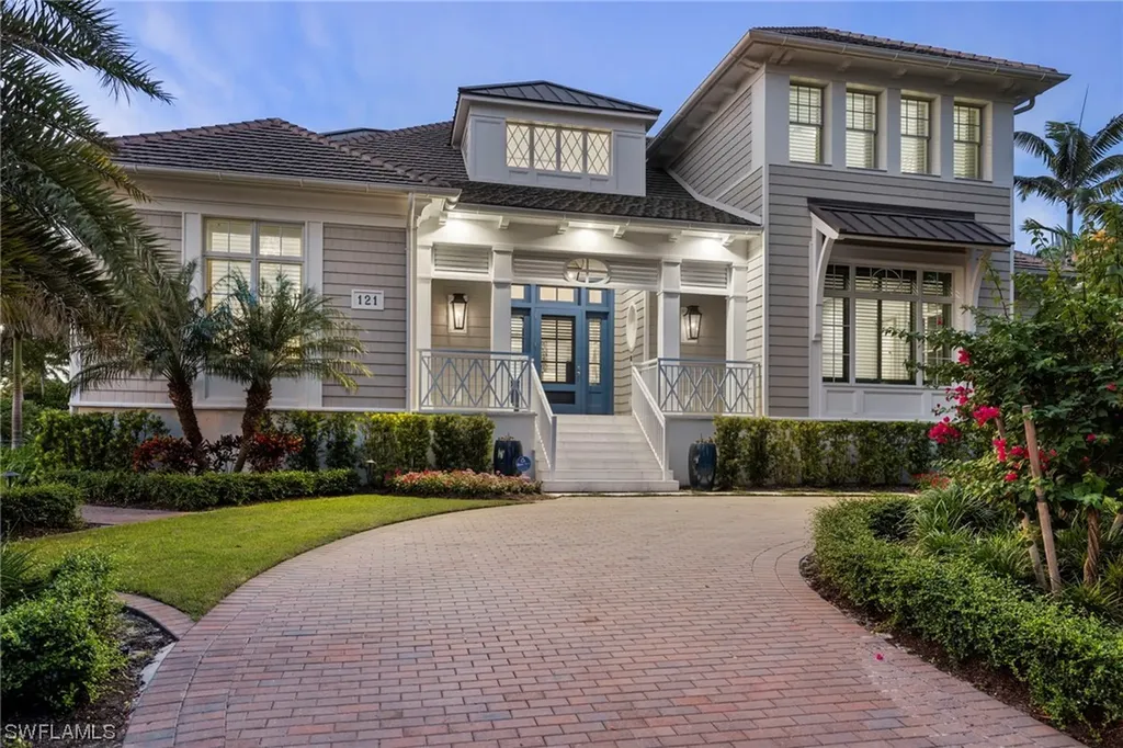 121 3rd Avenue N Naples FL 34102