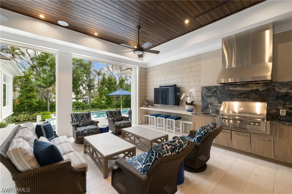 121 3rd Avenue N Naples FL 34102