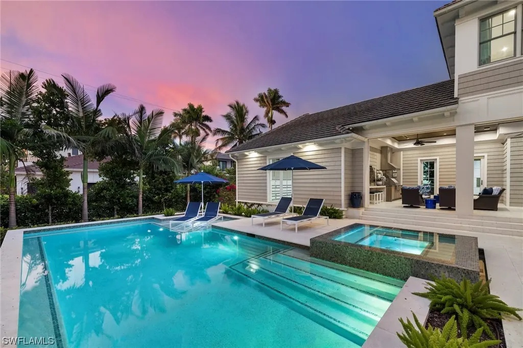 121 3rd Avenue N Naples FL 34102
