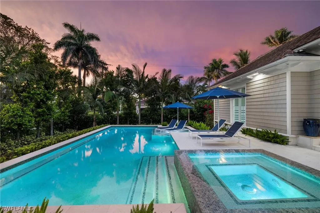 121 3rd Avenue N Naples FL 34102
