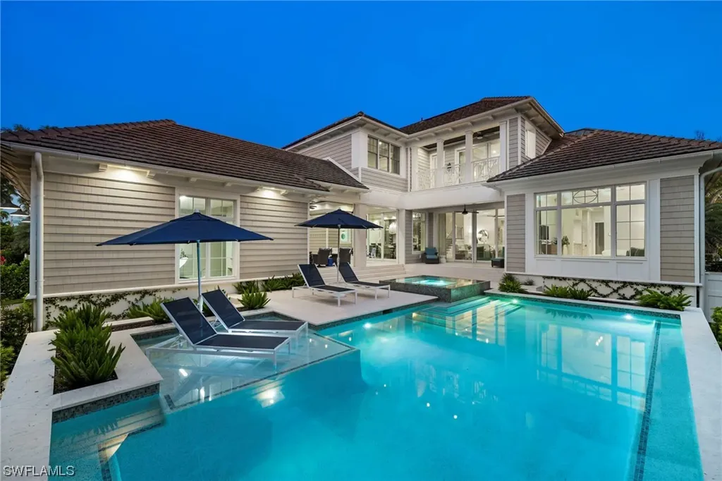 121 3rd Avenue N Naples FL 34102