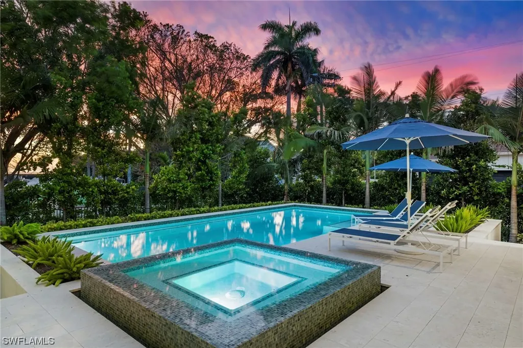 121 3rd Avenue N Naples FL 34102