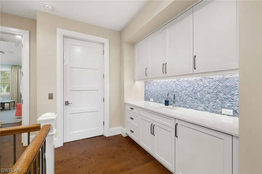 121 3rd Avenue N Naples FL 34102