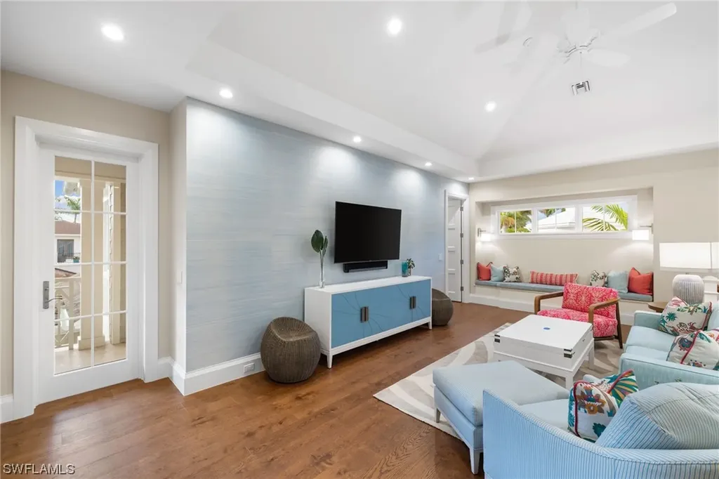 121 3rd Avenue N Naples FL 34102