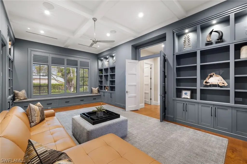 121 3rd Avenue N Naples FL 34102