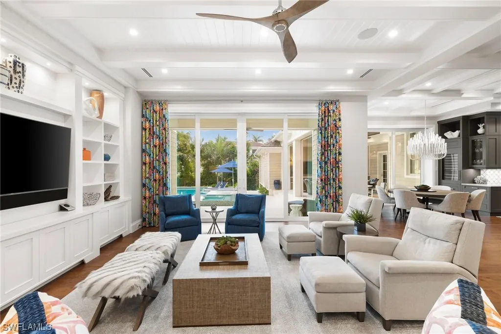 121 3rd Avenue N Naples FL 34102