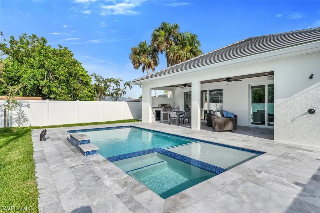 535 97th Avenue N Naples FL 34108