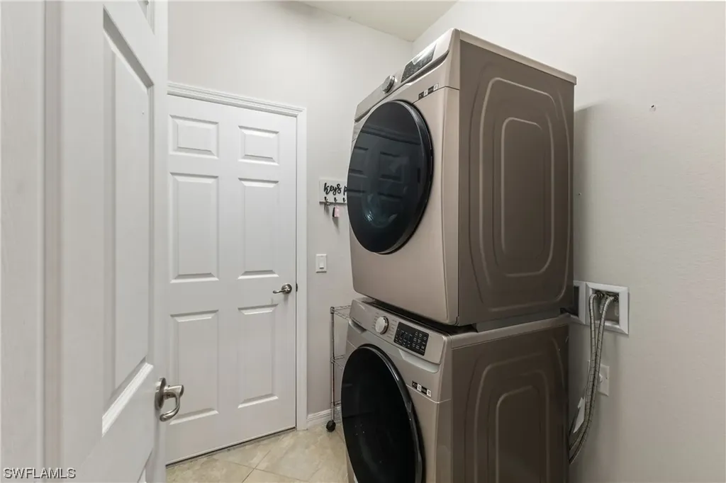 2026 Tamarron Lane Naples FL 34120