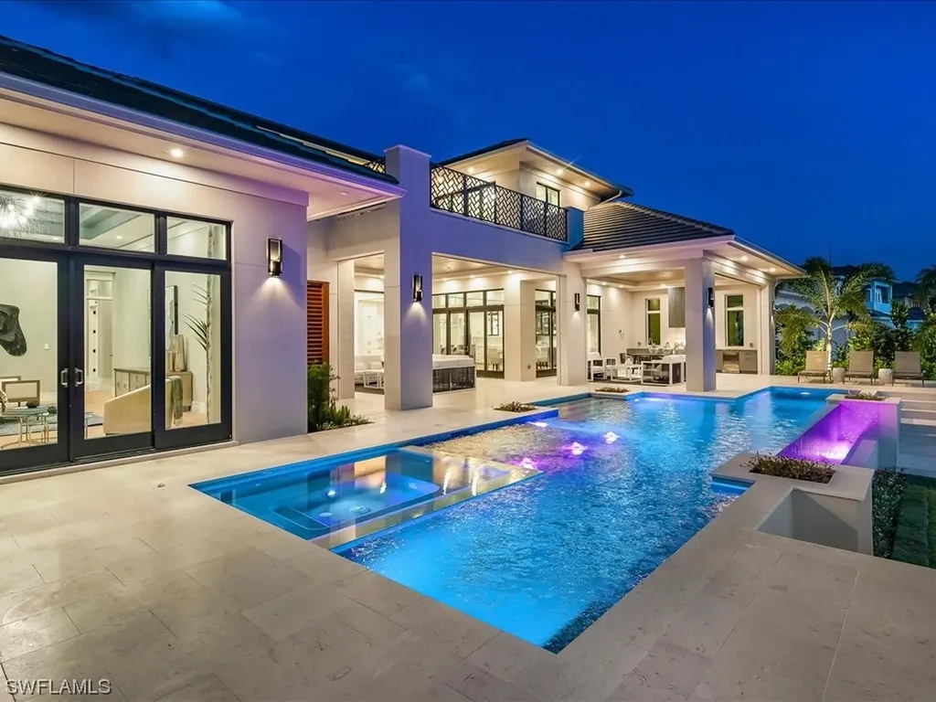 3841 Crayton Road Naples FL 34103