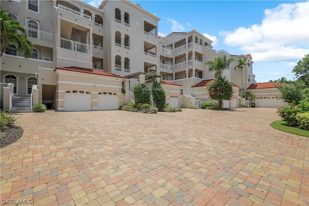 1590 Clermont Drive Naples FL 34109