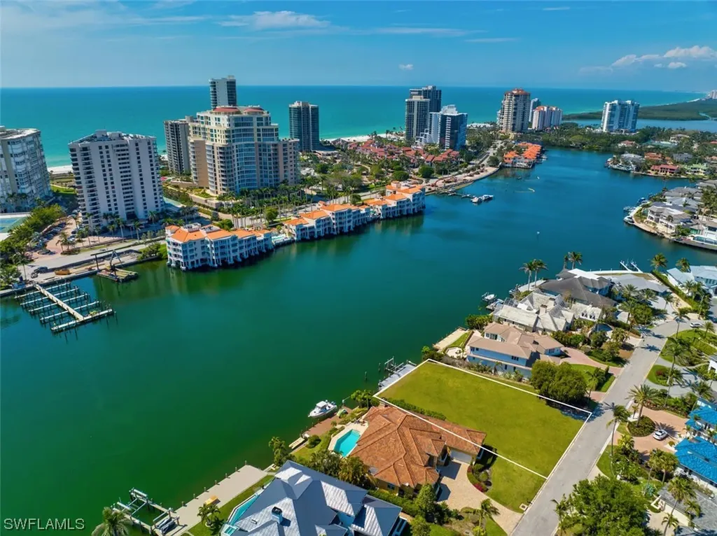 315 Neapolitan Way Naples FL 34103