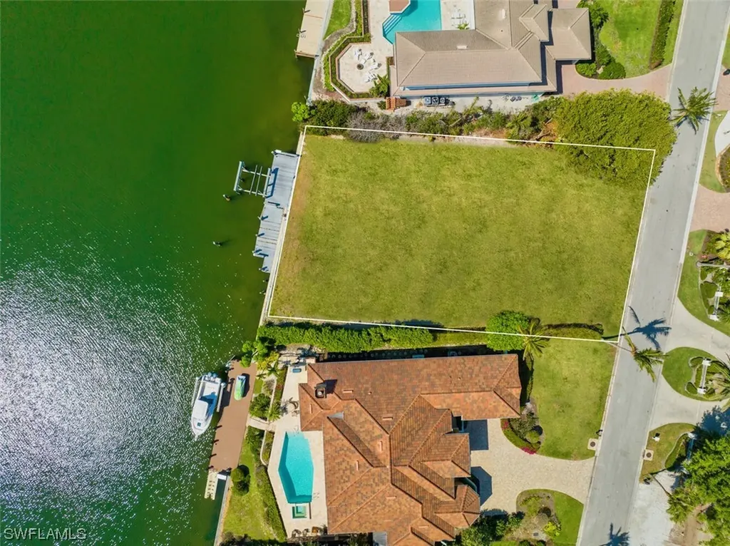 315 Neapolitan Way Naples FL 34103