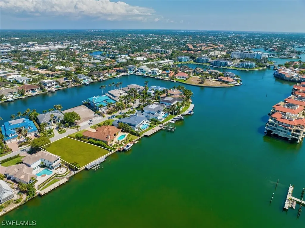 315 Neapolitan Way Naples FL 34103