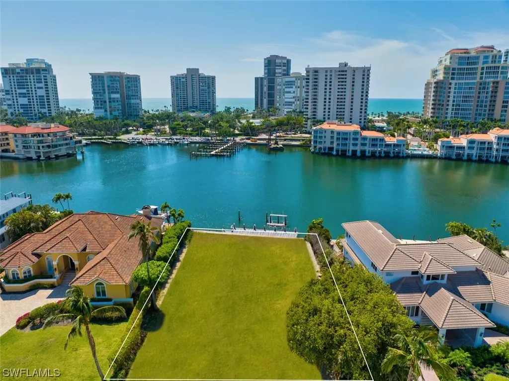 315 Neapolitan Way Naples FL 34103