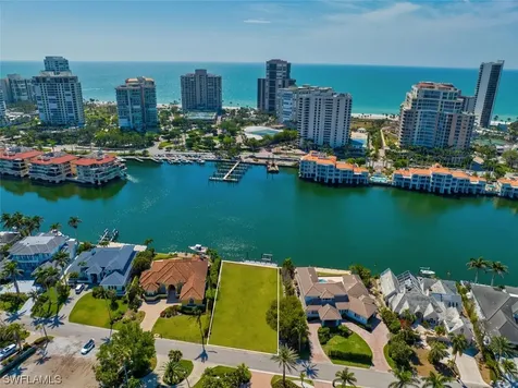315 Neapolitan Way Naples FL 34103