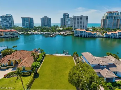 315 Neapolitan Way Naples FL 34103