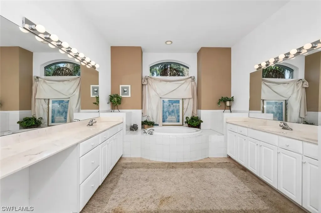 5048 Cerromar Drive Naples FL 34112