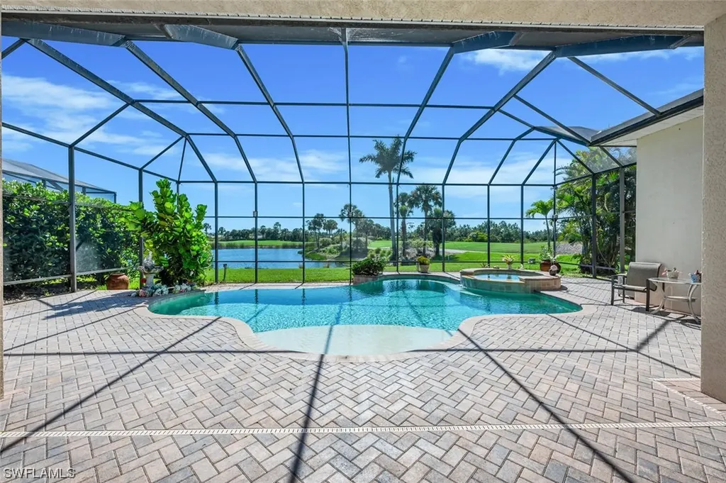 5048 Cerromar Drive Naples FL 34112