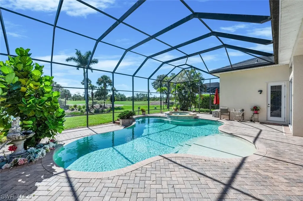 5048 Cerromar Drive Naples FL 34112