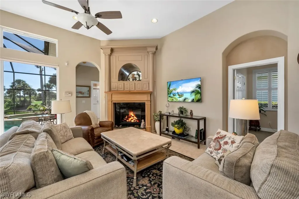 5048 Cerromar Drive Naples FL 34112