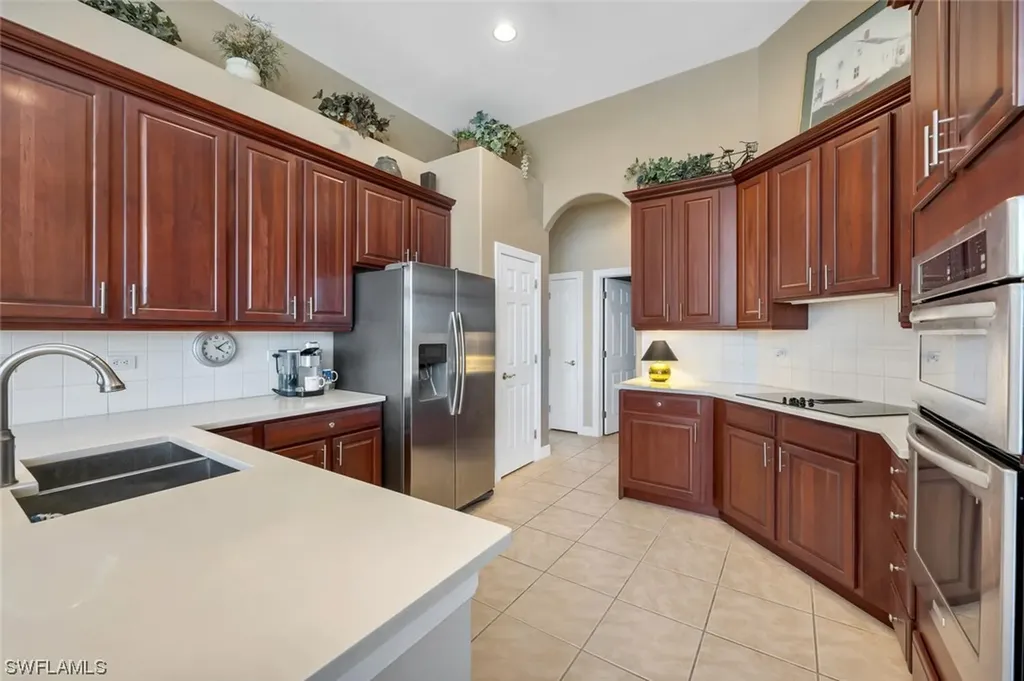 5048 Cerromar Drive Naples FL 34112