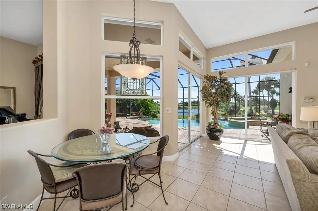 5048 Cerromar Drive Naples FL 34112