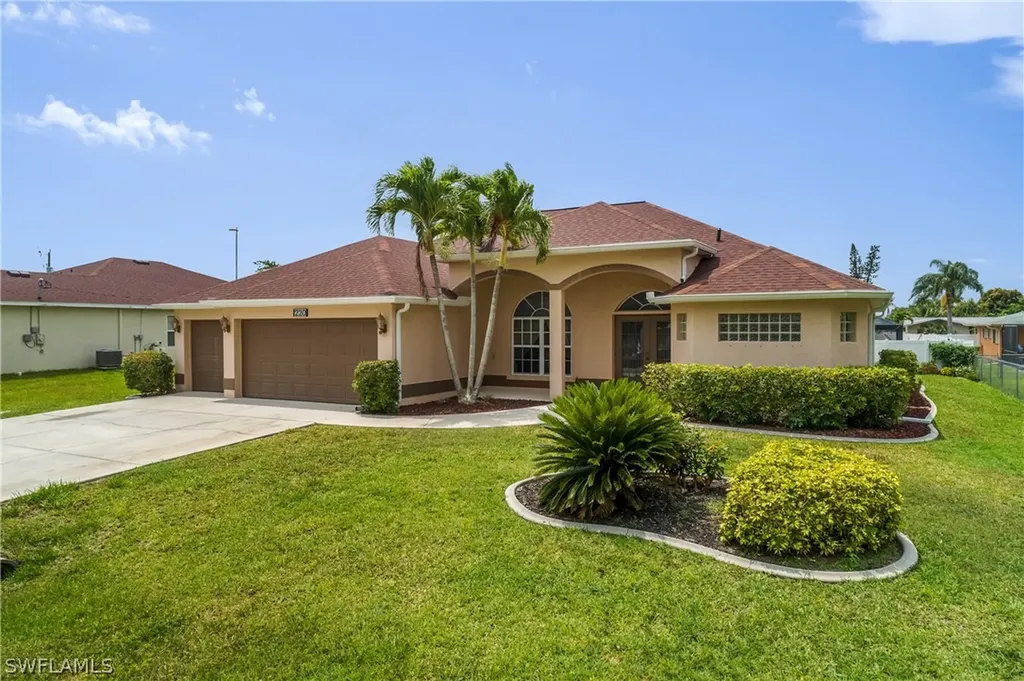220 Se 45th Street Cape Coral FL 33904