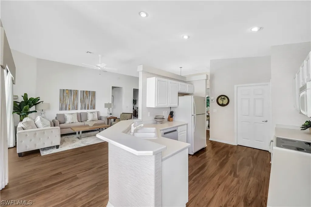 1721 Marsh Run Naples FL 34109