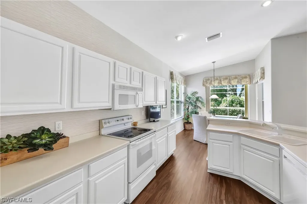 1721 Marsh Run Naples FL 34109