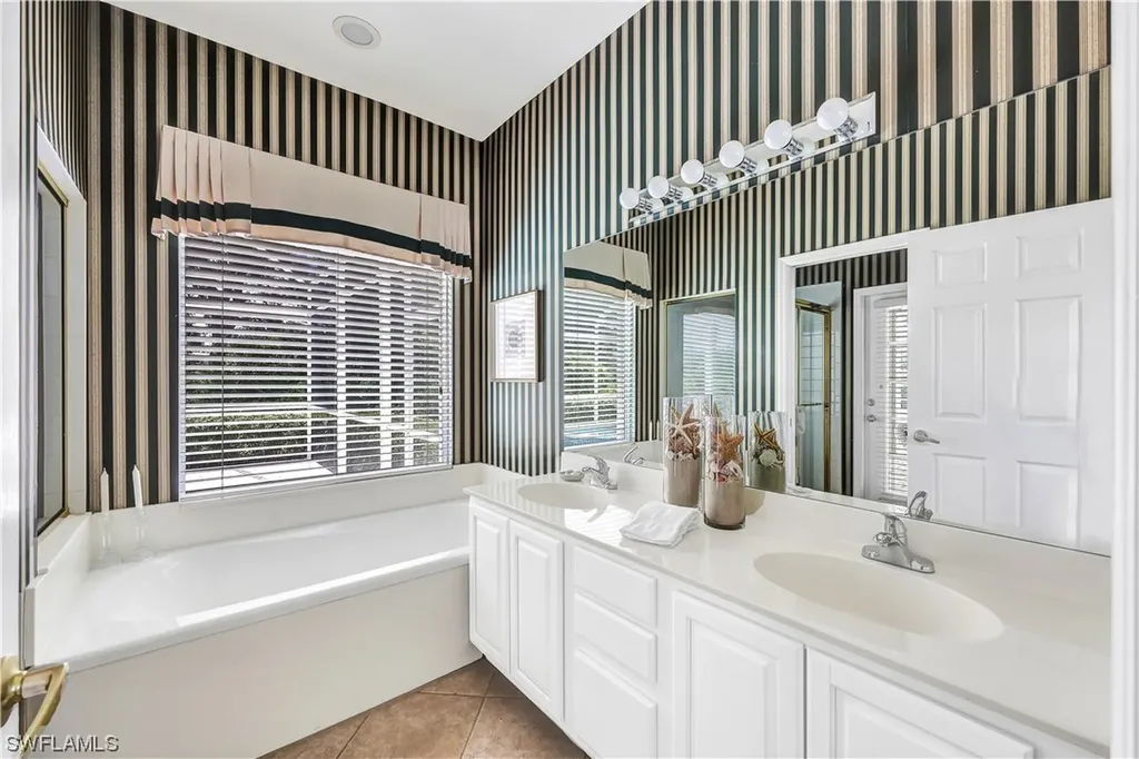 1721 Marsh Run Naples FL 34109