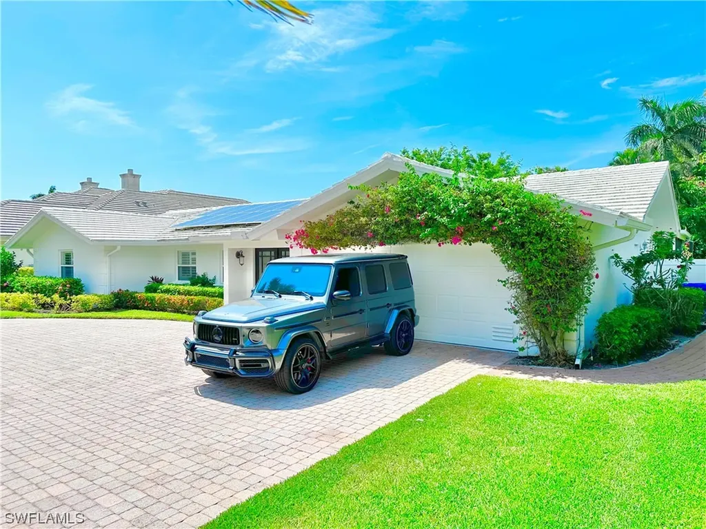 675 Regatta Road Naples FL 34103